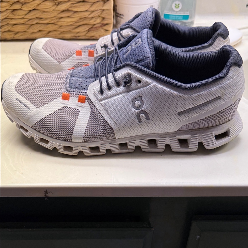 ON Running Cloud 5 Push White and Gray Sneakers